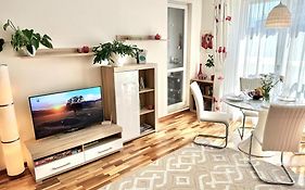 Sunny & Comfort Apartment Next To Tech Park For 4 Guests